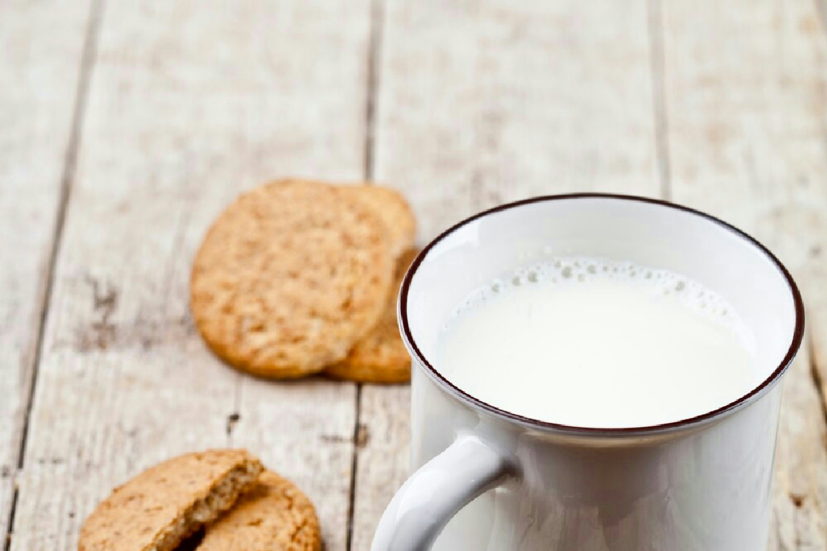 Bere latte caldo con l'influenza: benefici per il corpo e come può alleviare i sintomi naturalmente